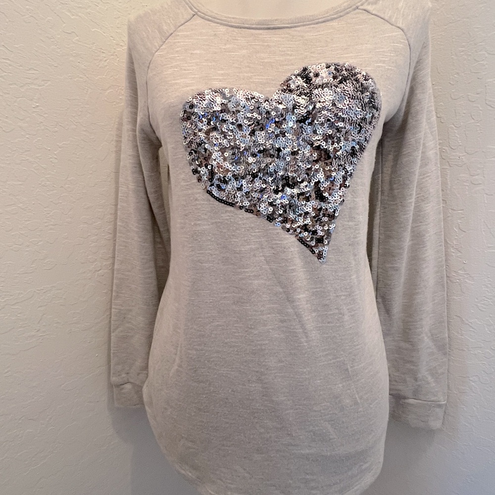 🩶 Platinum Sequined Heart Sweatshirt 🩶
